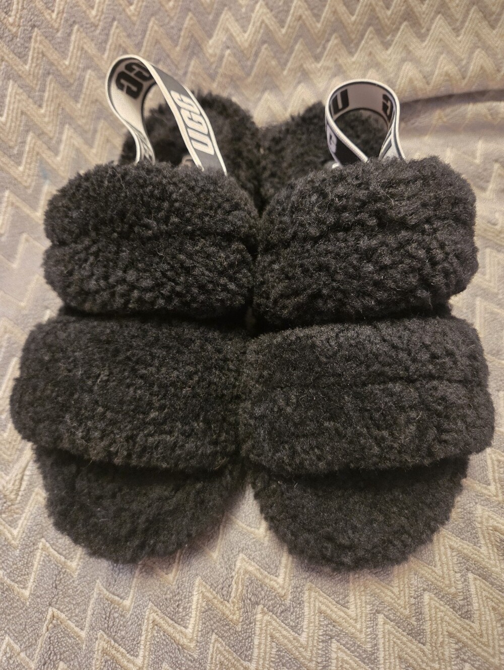 UGG Slippers - Picture 11 of 11